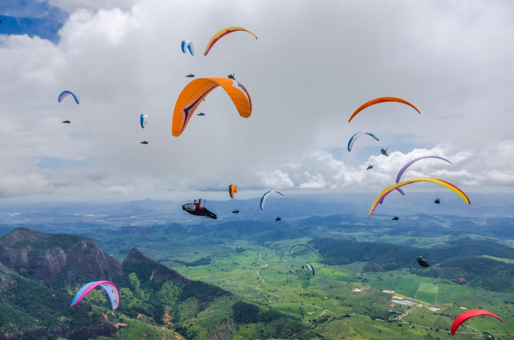 Campeonato de parapente — voos em grupo